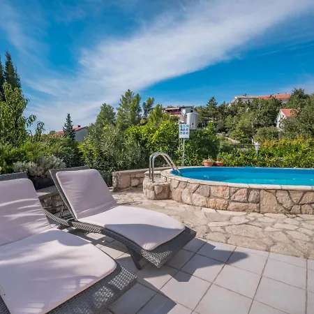 Vlasta-3 By Interhome 卓得诺沃