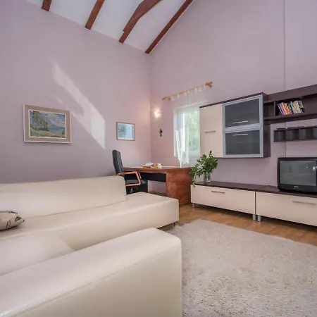 Vlasta-3 By Interhome 卓得诺沃