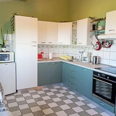 Vlasta-3 By Interhome 公寓