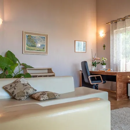 Vlasta-3 By Interhome * 卓得诺沃